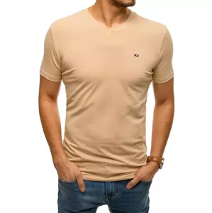 Béžové jednoduché tričko.